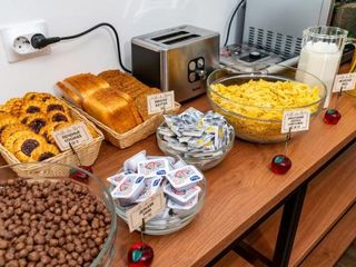 Демократ на Невском 147