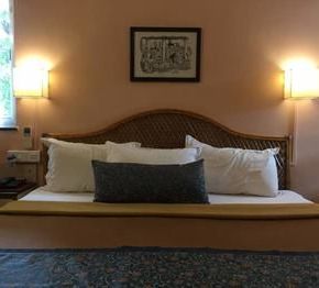 NearBy Hotel