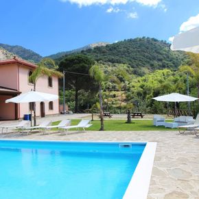 NearBy Hotel