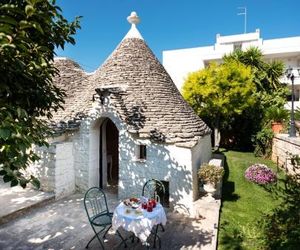 Trullo Giardino Fiorito Alberobello Italy