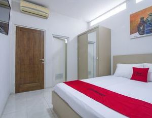 RedDoorz Plus @ Mas Mansyur Jakarta Indonesia