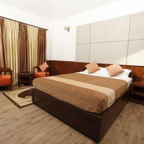 NearBy Hotel