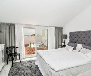 ELD1-Stunning 2 Bedroom Penthouse in Puerto B Nueva Andalucia Spain