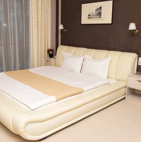 NearBy Hotel