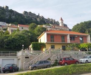 Apartments with a parking space Klis (Split) - 13435 Klis Croatia