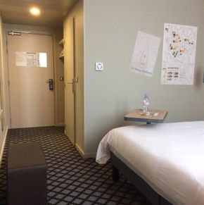 NearBy Hotel