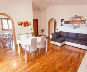 Domus Leonardo-Private Free Parking Fiumicino Italy