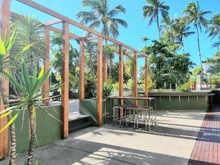 Фото отеля Cairns Luxury Waterfront Apartment