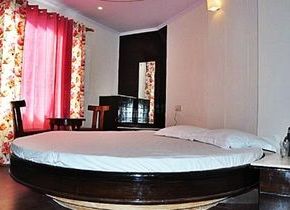 NearBy Hotel