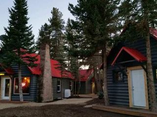Фото отеля Yellowstone Cabins and RV