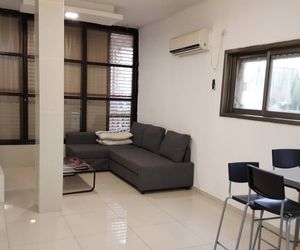 Great 2 Rooms Apartment Near The Beach Bat Yam Israel