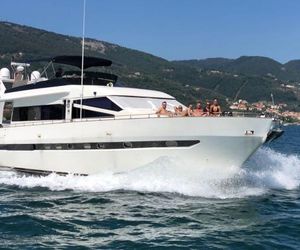 5 Terre Luxury Yacht La Spezia Boat&Breakfast&Charter La Spezia Italy
