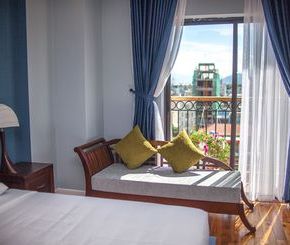 NearBy Hotel