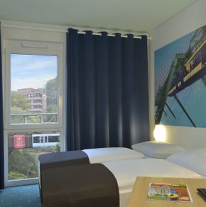 NearBy Hotel