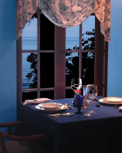 image of hotel Las Flores Beachside Hotel