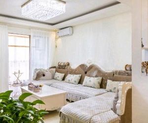 Flowers & Fruits Three-Bedroom Apartment Guiyang China