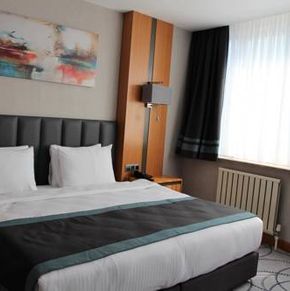 NearBy Hotel