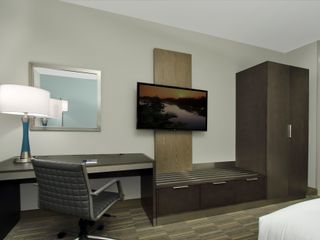 Фото отеля Holiday Inn Express And Suites Lake Charles South Casino Area