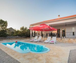 Holiday home with pool Kristal Sibenik Croatia