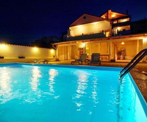 Apartments and rooms with a swimming pool Kali (Ugljan) - 14083 Oltre Croatia