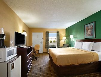 Photo of Days Inn & Suites by Wyndham Duncan/Spartanburg
