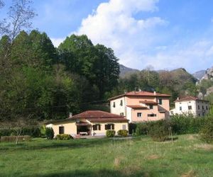Villa with River Access Palleggio-Cocciglia Italy