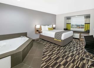 Фото отеля Microtel Inn and Suites by Wyndham Lubbock
