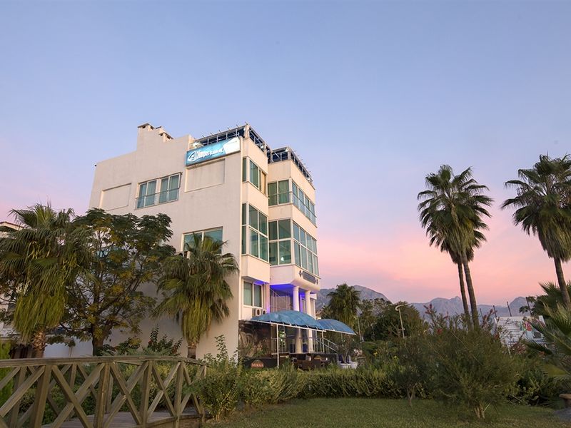 Hotel Photo 1