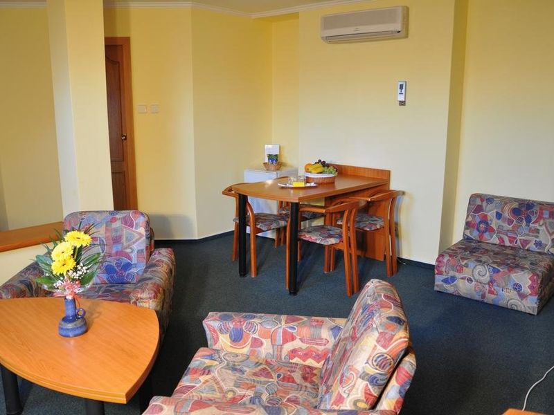 Hotel Photo 11