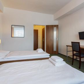 NearBy Hotel