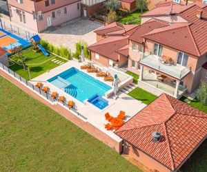 Seven-Bedroom Holiday Home in Valtura Altura di Nesazio Croatia