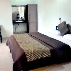 NearBy Hotel