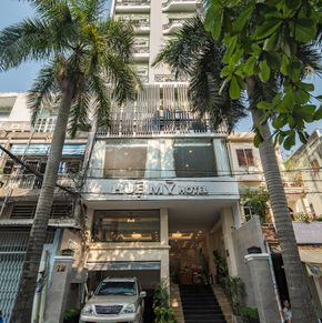 NearBy Hotel