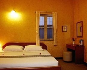 NearBy Hotel
