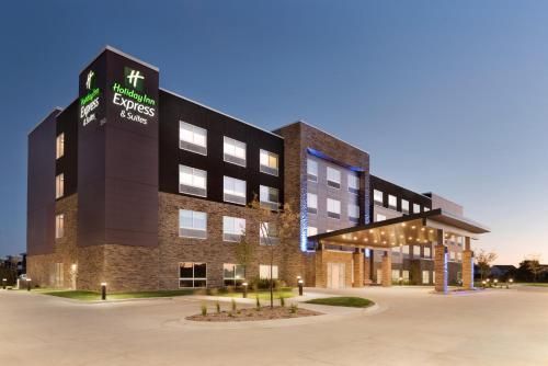 Photo of Holiday Inn Express & Suites - West Des Moines - Jordan Creek, an IHG Hotel