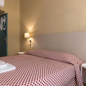 NearBy Hotel