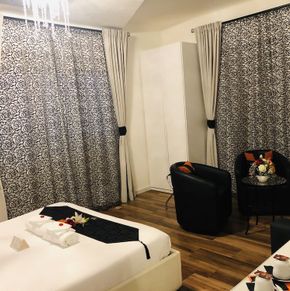 NearBy Hotel