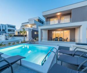 Apartments with pool Villa Zora Novaglia Croatia