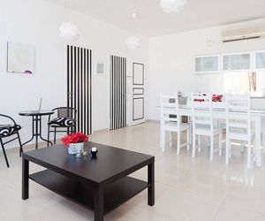 Beautiful 3Bd w/ Private Parking by Sea N Rent Tel Aviv Israel