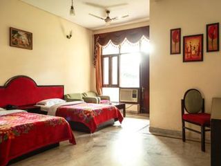 Фото отеля Hotel Neeraj Bhavan Triveni Ganga Ghat
