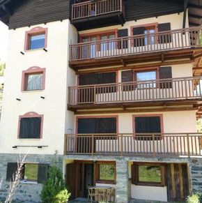 NearBy Hotel