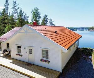 Three-Bedroom Holiday Home in Arjang Ostra Viker Sweden