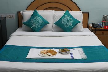 OYO 7829 Santhi inn