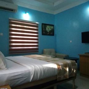 NearBy Hotel