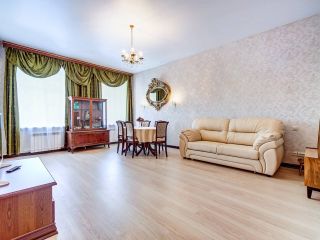 Spacious apartment near Kazan cathedral