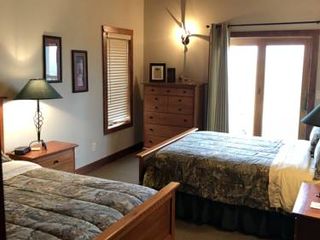 Фото отеля Comstock Premier Lodge LLC