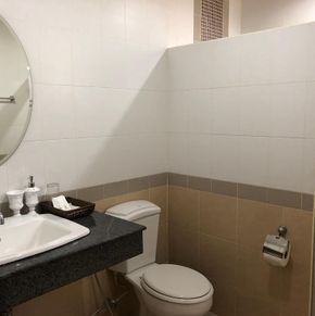 NearBy Hotel