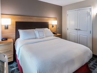 Фото отеля TownePlace Suites by Marriott Milwaukee Oak Creek
