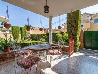 Фото отеля Chalet acogedor con piscina muy cerca de Granada