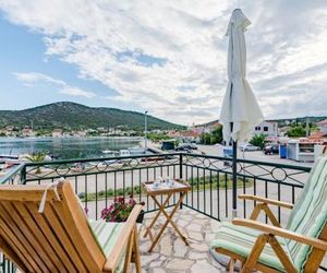 Holiday home Dinko Vinisce Croatia